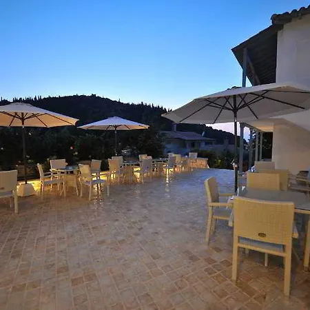 Hotel Agios Nikitas מלון