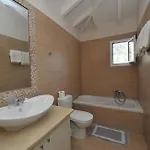 Hotel Agios Nikitas فندق 2*